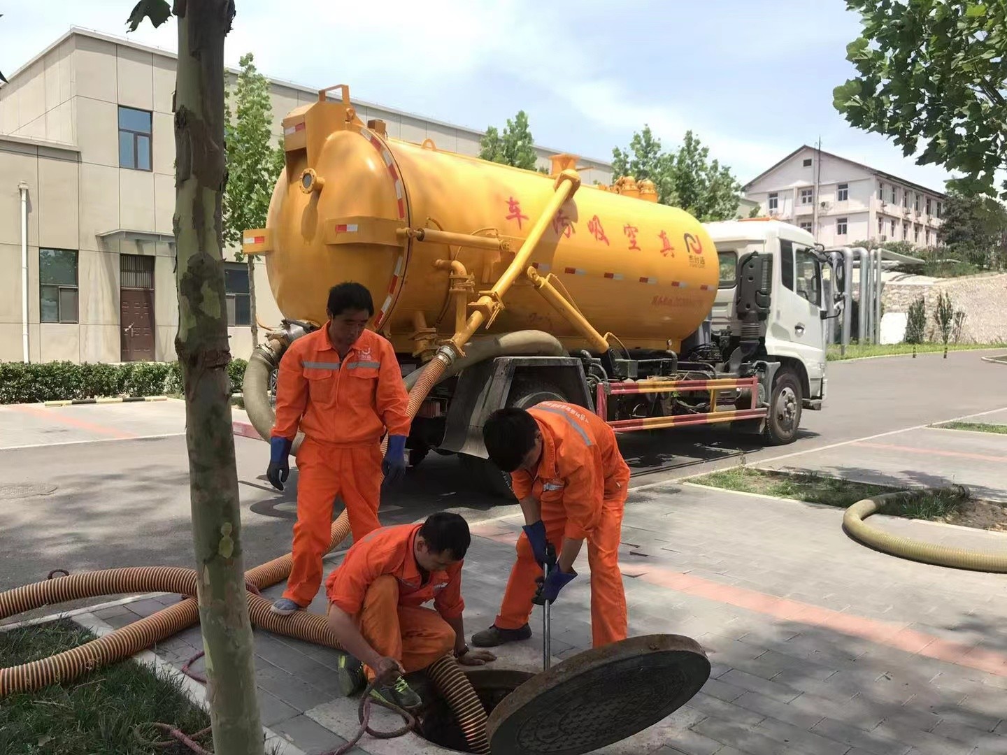 贡觉化粪池清理与5-8吨吸粪车施工效率分析